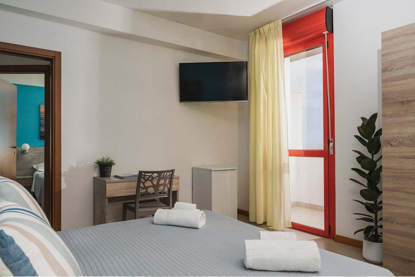 Hotel Club La Villa Martinsicuro Exteriör bild